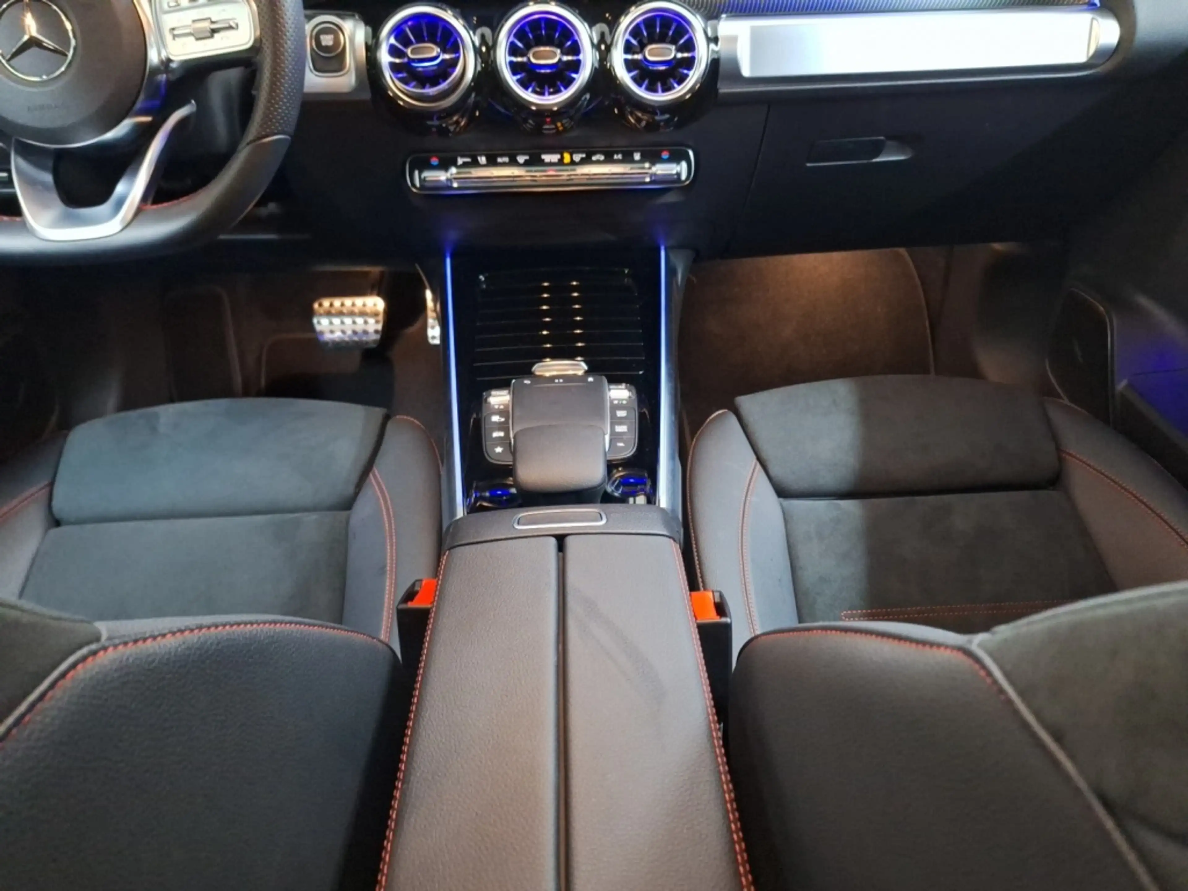 Mercedes-Benz EQB 300 4M AMG Night Pano 19" 360° Keyless LED — photo 14