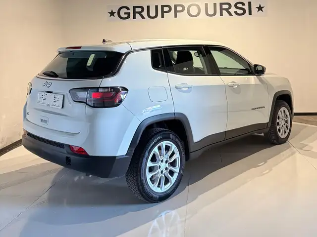 Jeep Compass view 4