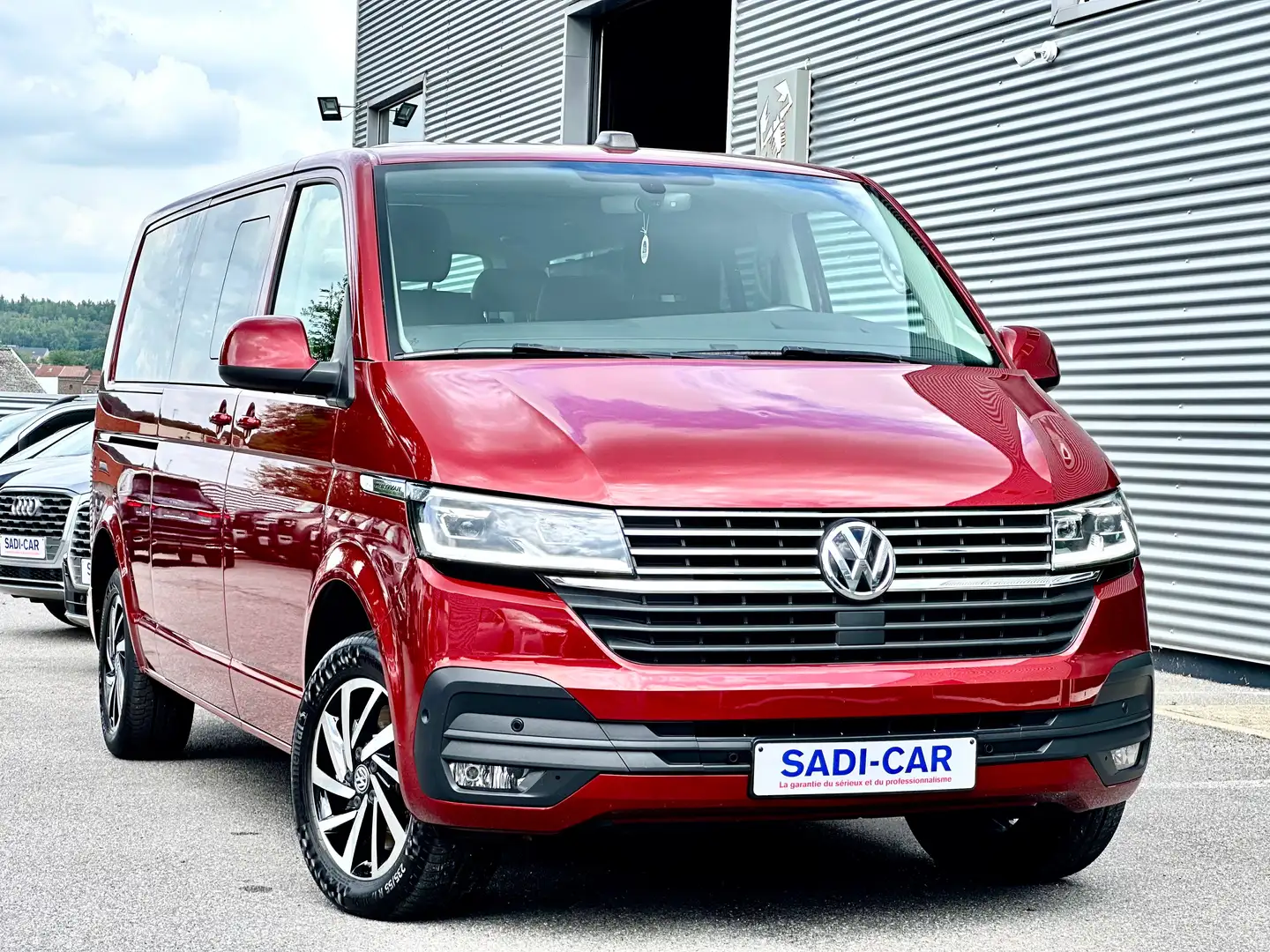 Volkswagen T6 Multivan LONG - 8PL INDIVID.- 2.0 TDi 150cv Highline - DSG Rojo - 1