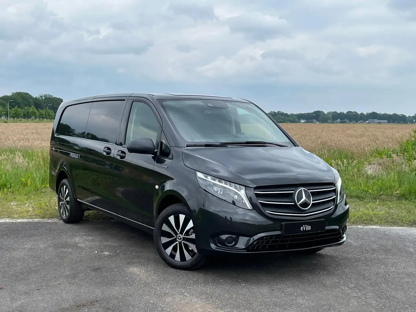 Mercedes-Benz Vito eVito Bestelwagen 66 kWh L3 | Navigatie | Airco | Grijs - 2