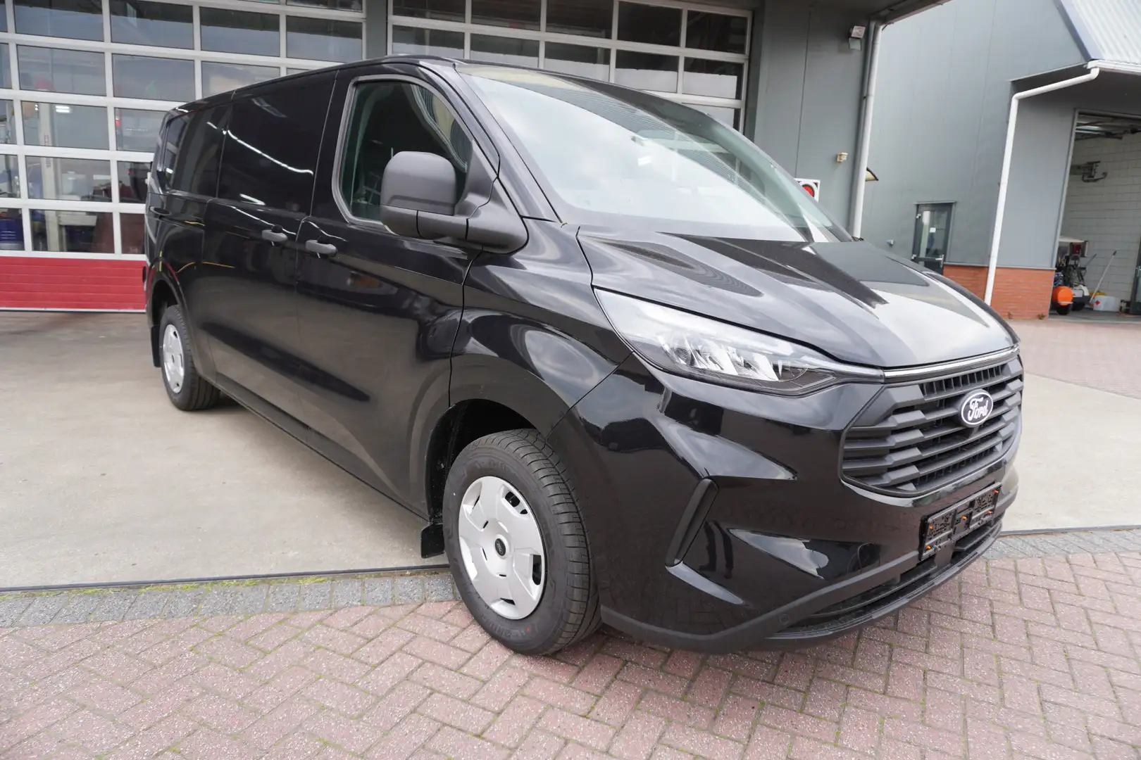 Ford Transit Custom 320L 2.0 TDCI 170PK L2H1 Trend Automaat Schuifdeur Zwart - 2