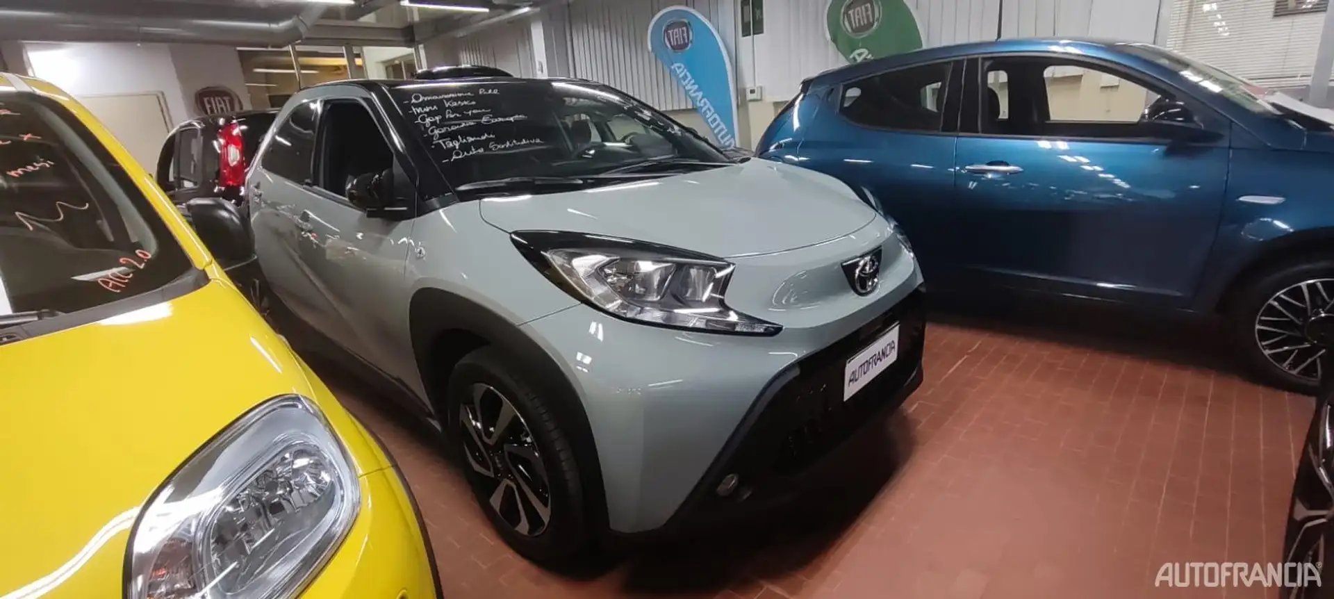 Toyota Aygo X AYGO X - 1.0 72 CV TREND Gris - 2