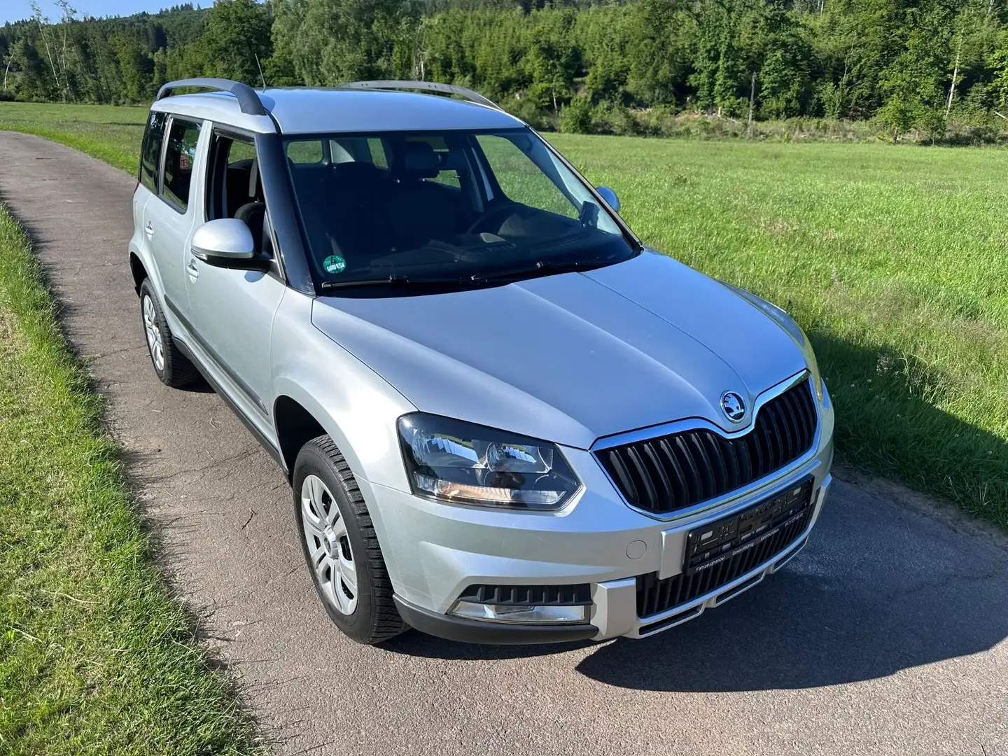 Skoda Yeti Active Outdoor 4x4 2.0TDI Allrad Silber - 1