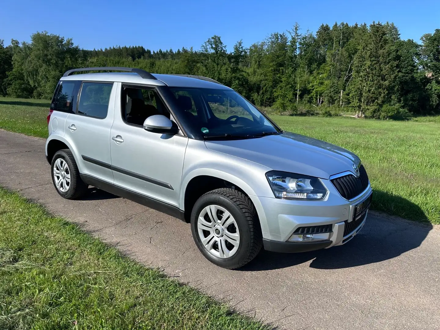 Skoda Yeti Active Outdoor 4x4 2.0TDI Allrad Silber - 2