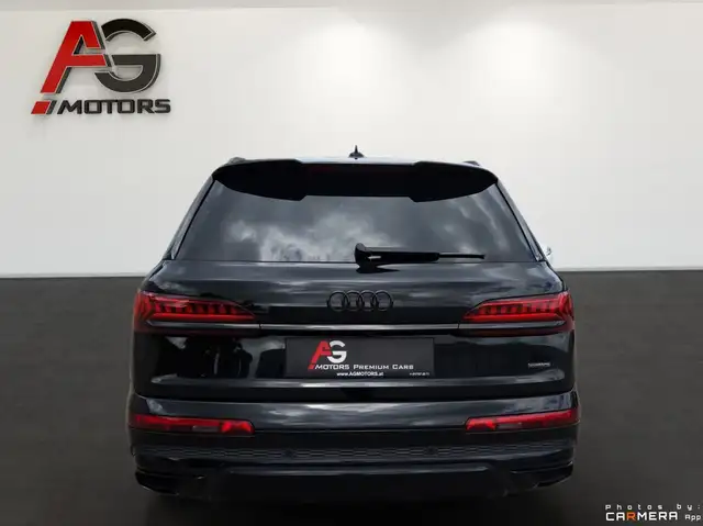 Audi Q7 view 7