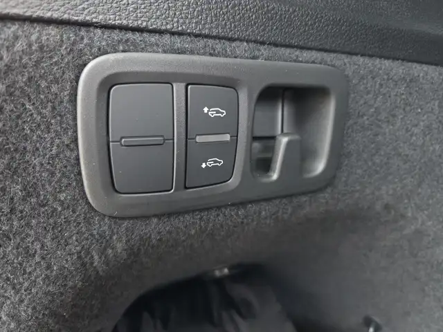 Audi Q7 view 14