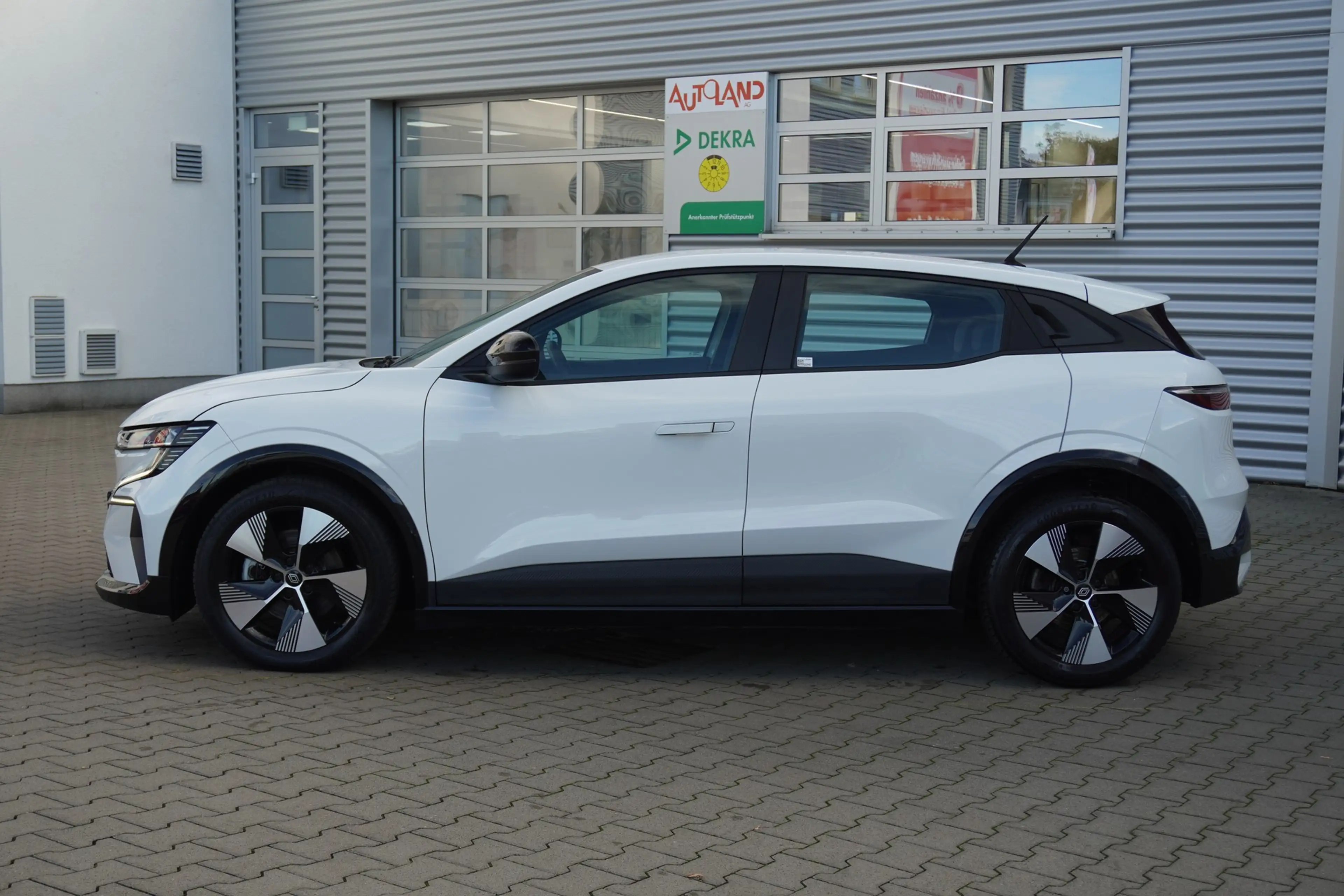 Renault Megane E-Tech Electric Equilibre EV40 LED Kamera — photo 9