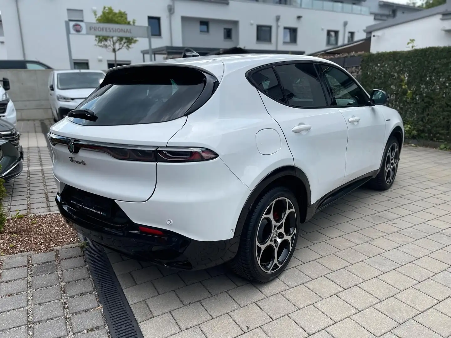 Alfa Romeo Tonale MY24 VELOCE 1.5 VGT 48V-Hybrid Белый - 2