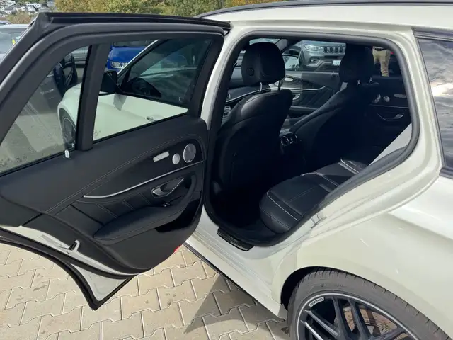 Mercedes-Benz E-Class view 24