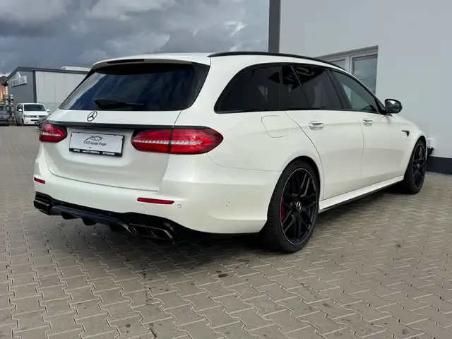 Mercedes-Benz Amg E 63 view 6