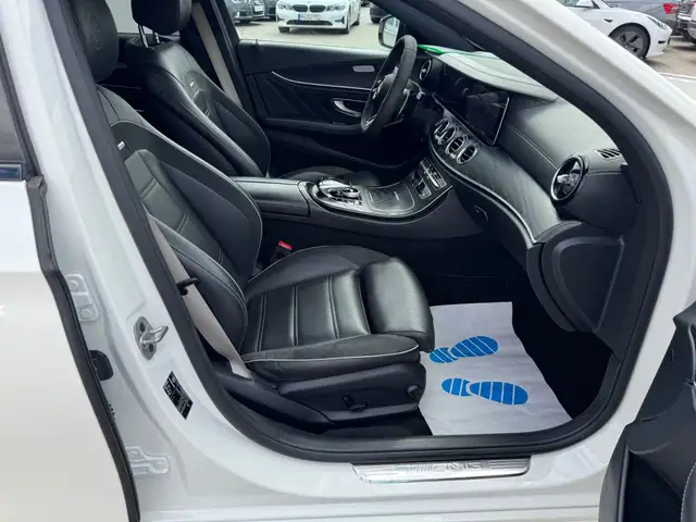 Mercedes-Benz E-Class view 21