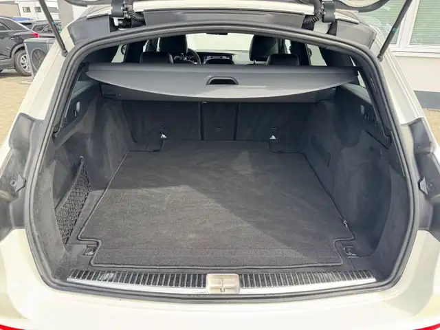 Mercedes-Benz E-Class view 28