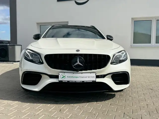 Mercedes-Benz Amg E 63 view 4