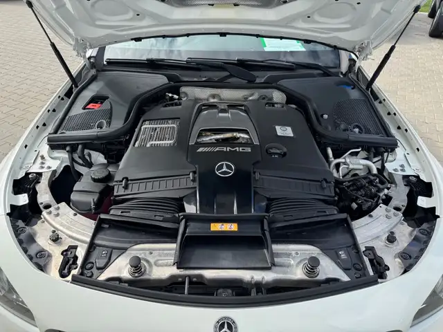 Mercedes-Benz E-Class view 29
