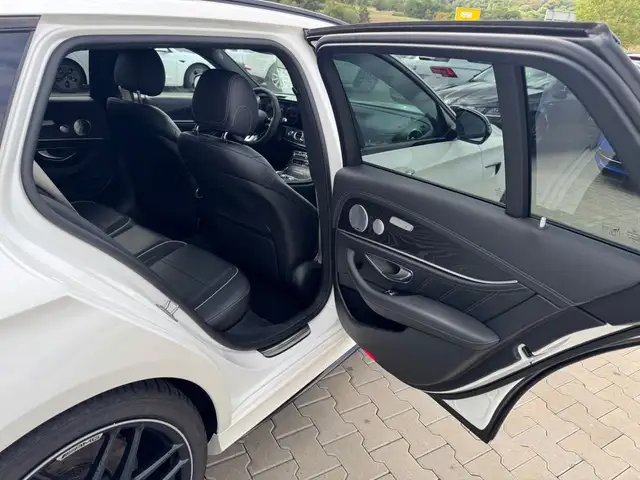 Mercedes-Benz E-Class view 26