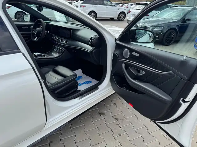 Mercedes-Benz E-Class view 20
