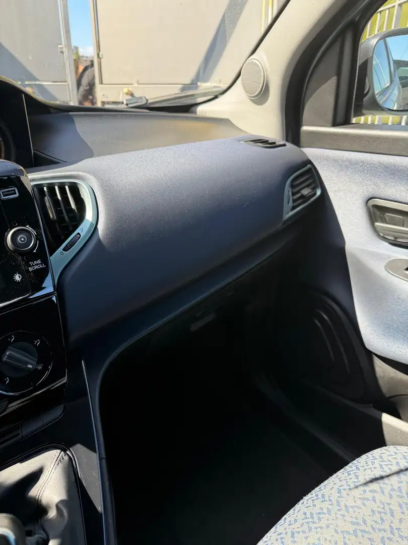 Lancia Ypsilon 1.0 firefly hybrid Gold Plus s&s 70cv - 2