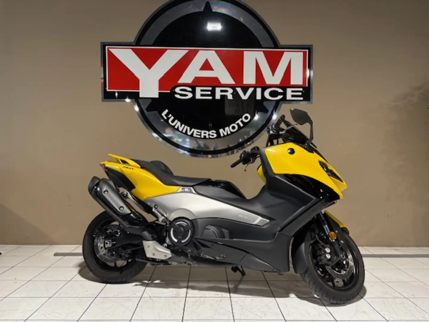 Yamaha TMAX 560 Jaune - 1