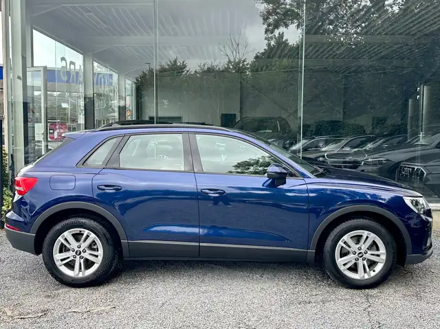 Audi Q3 view 6