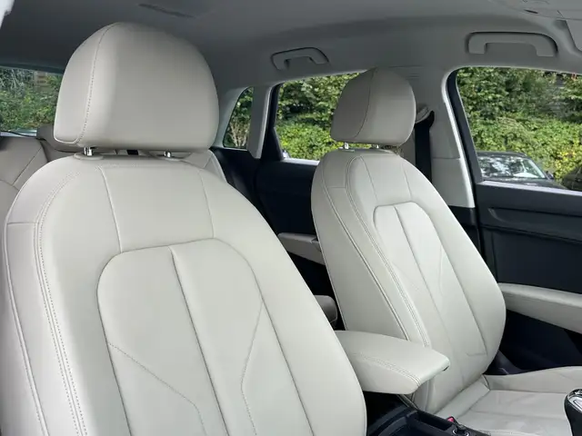 Audi Q3 view 15