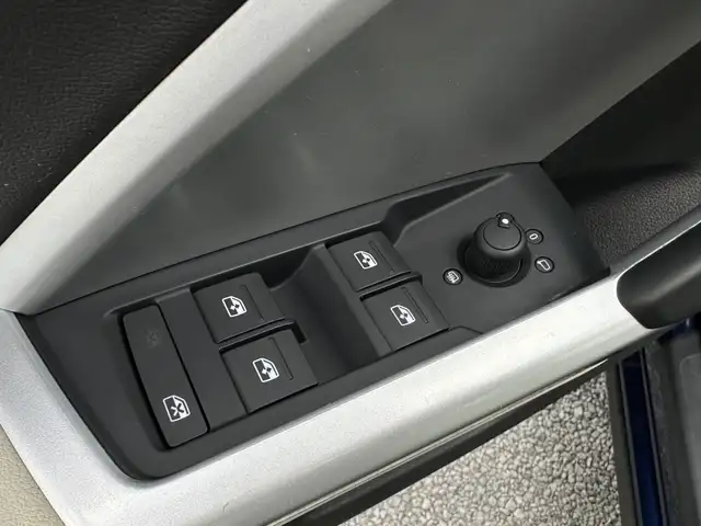 Audi Q3 view 14