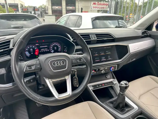 Audi Q3 view 7