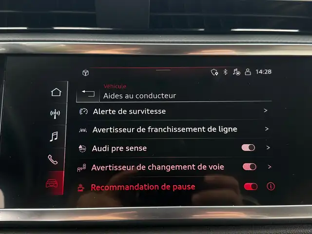 Audi Q3 view 13