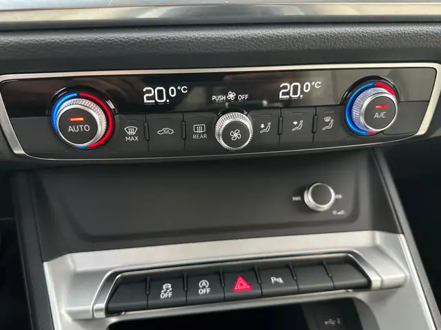 Audi Q3 view 10