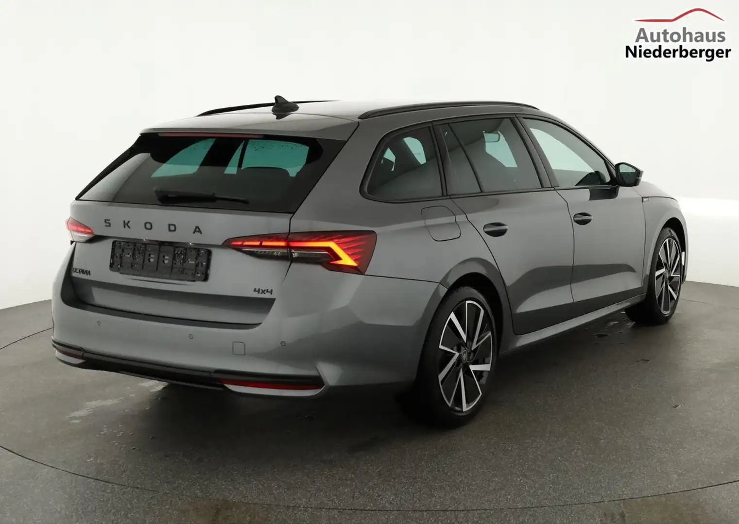 Skoda Octavia Combi 2.0 TSI 150 kW 4x4 Sportline DSG Sportlin... Grau - 2