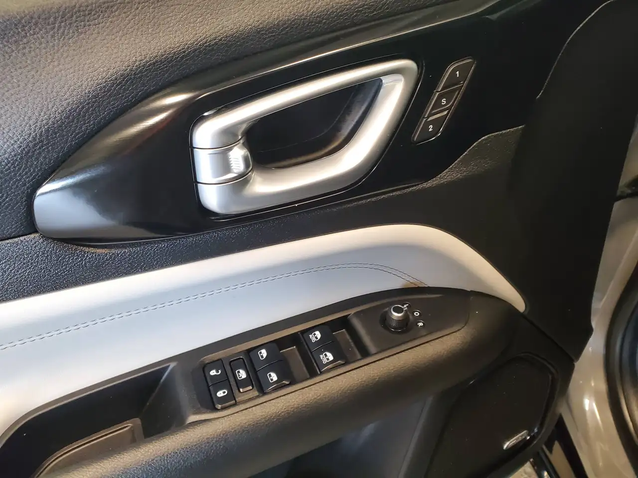 Jeep Compass photo Jeep Compass