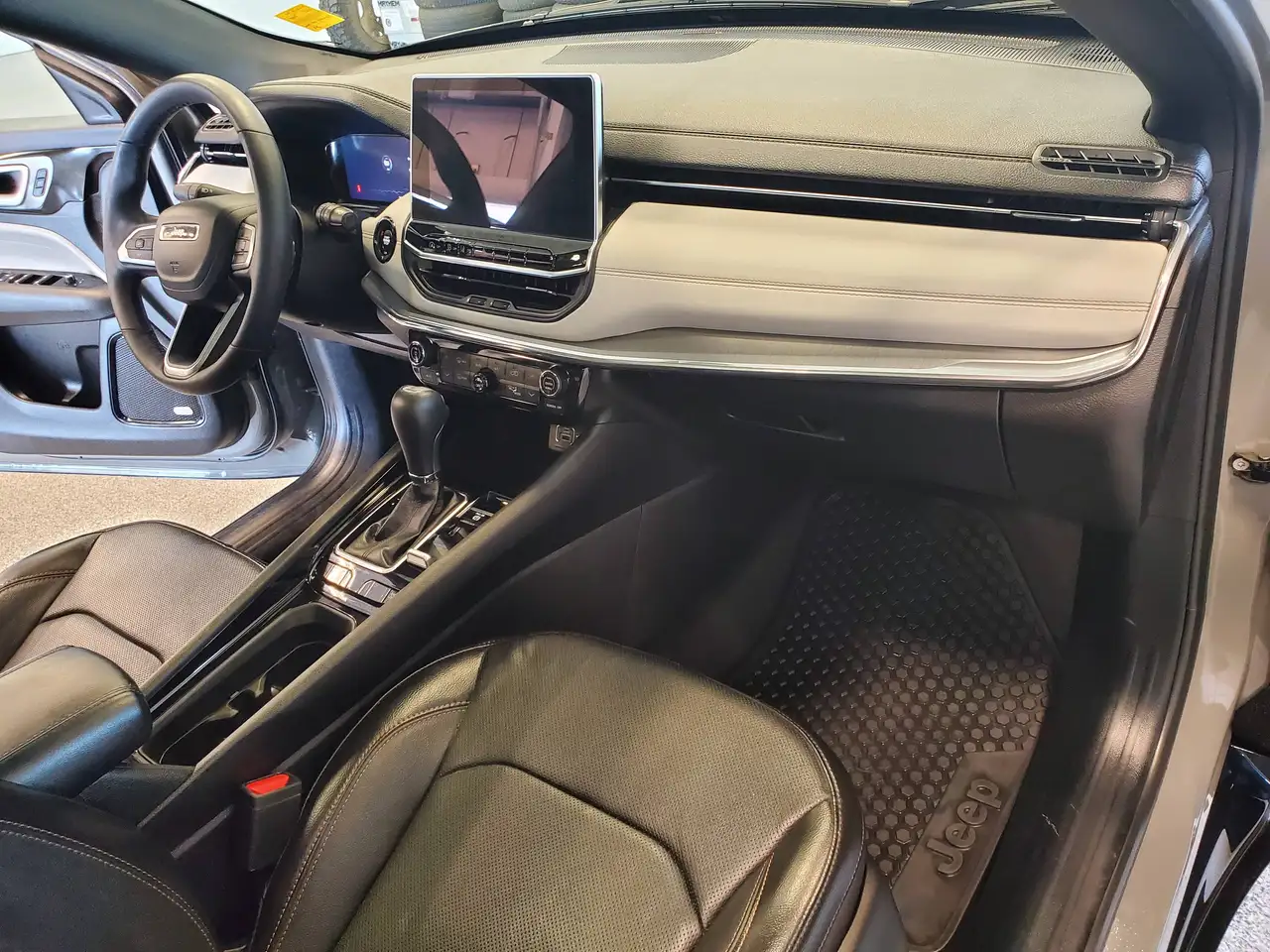 Jeep Compass photo Jeep Compass