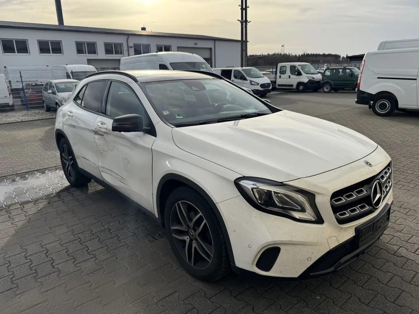 Mercedes-Benz GLA 200 d 2.1 CDI, Automatik, Euro 6, Blanc - 2