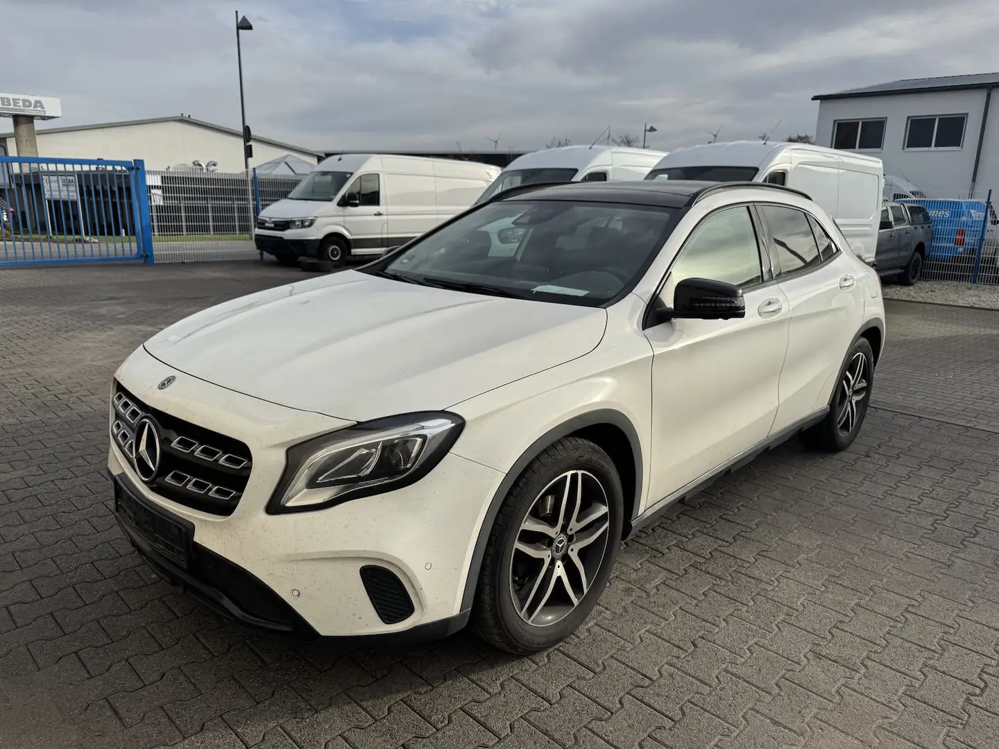 Mercedes-Benz GLA 200 d 2.1 CDI, Automatik, Euro 6, Blanc - 1