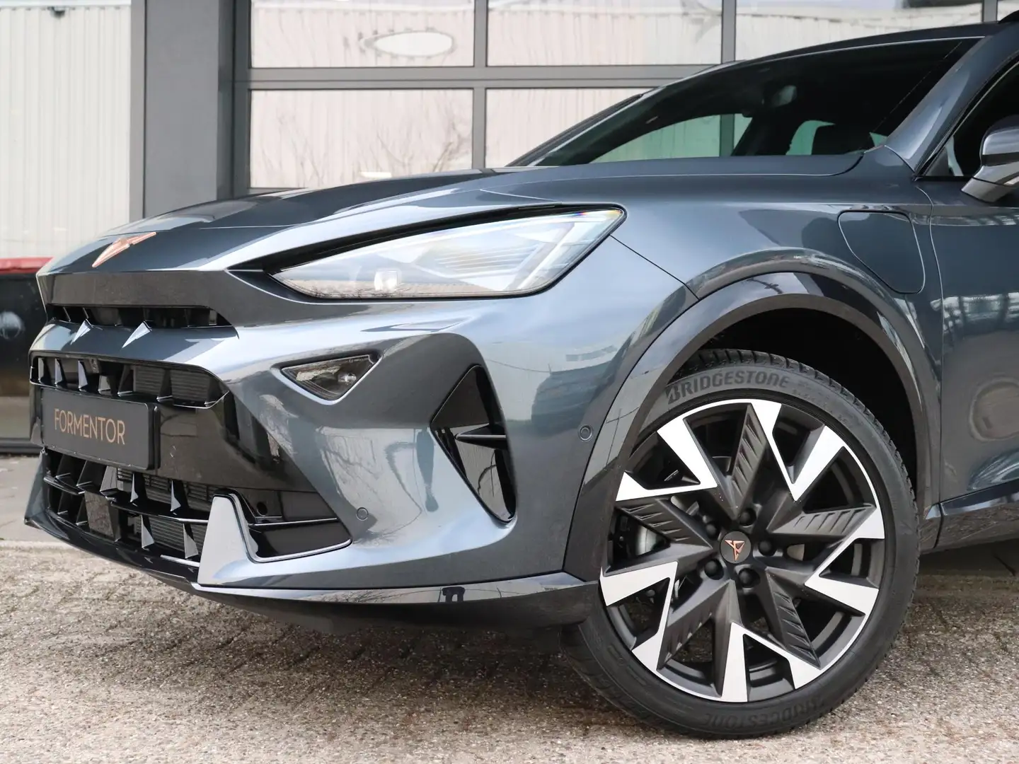 CUPRA Formentor 1.5 TSI e-Hybrid 204pk | Panoramadak | 360 Camera Grijs - 2