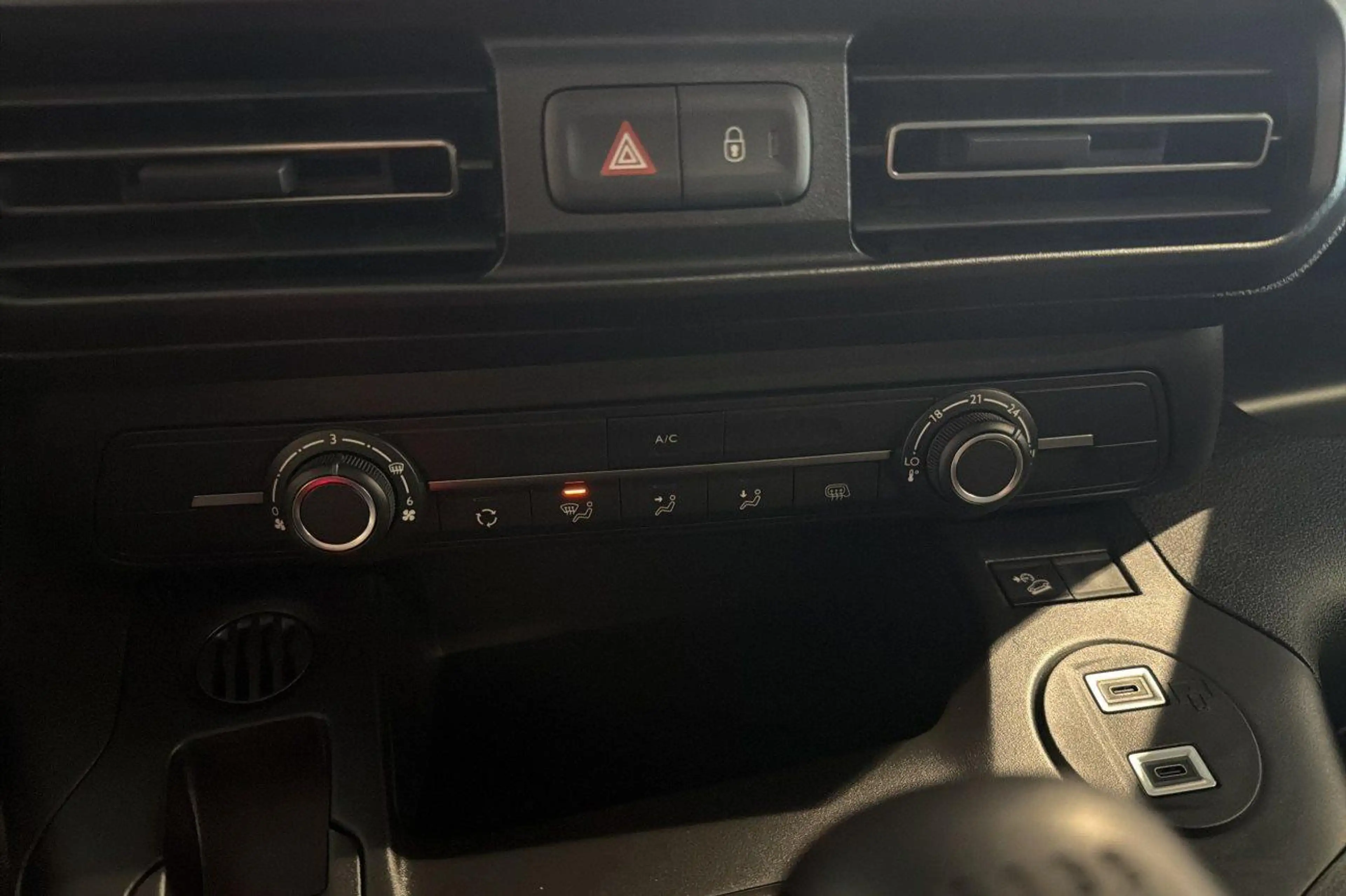 Opel Combo CARGO L1H1 LIGHT — photo 15