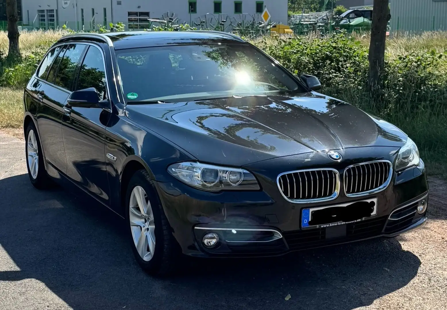 BMW 530 530d Touring Aut. Luxury Line Zwart - 2