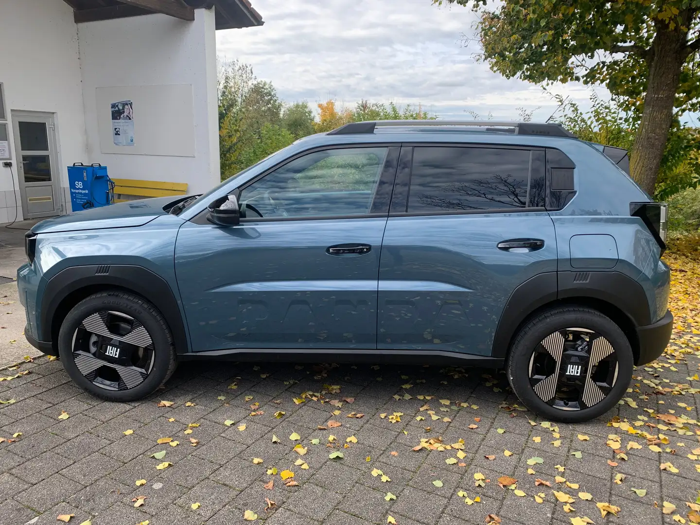 Fiat Grande Panda 1.2 La Prima Mild-Hybrid 110PS Blau - 2