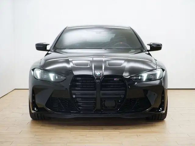 BMW M4 view 4
