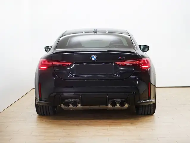 BMW M4 view 13