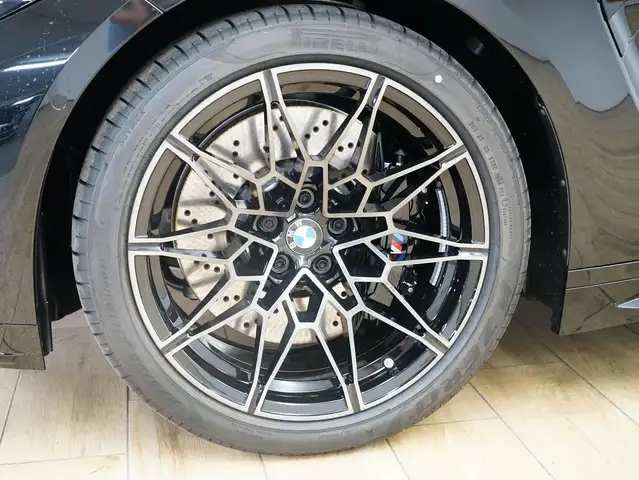 BMW M4 view 7