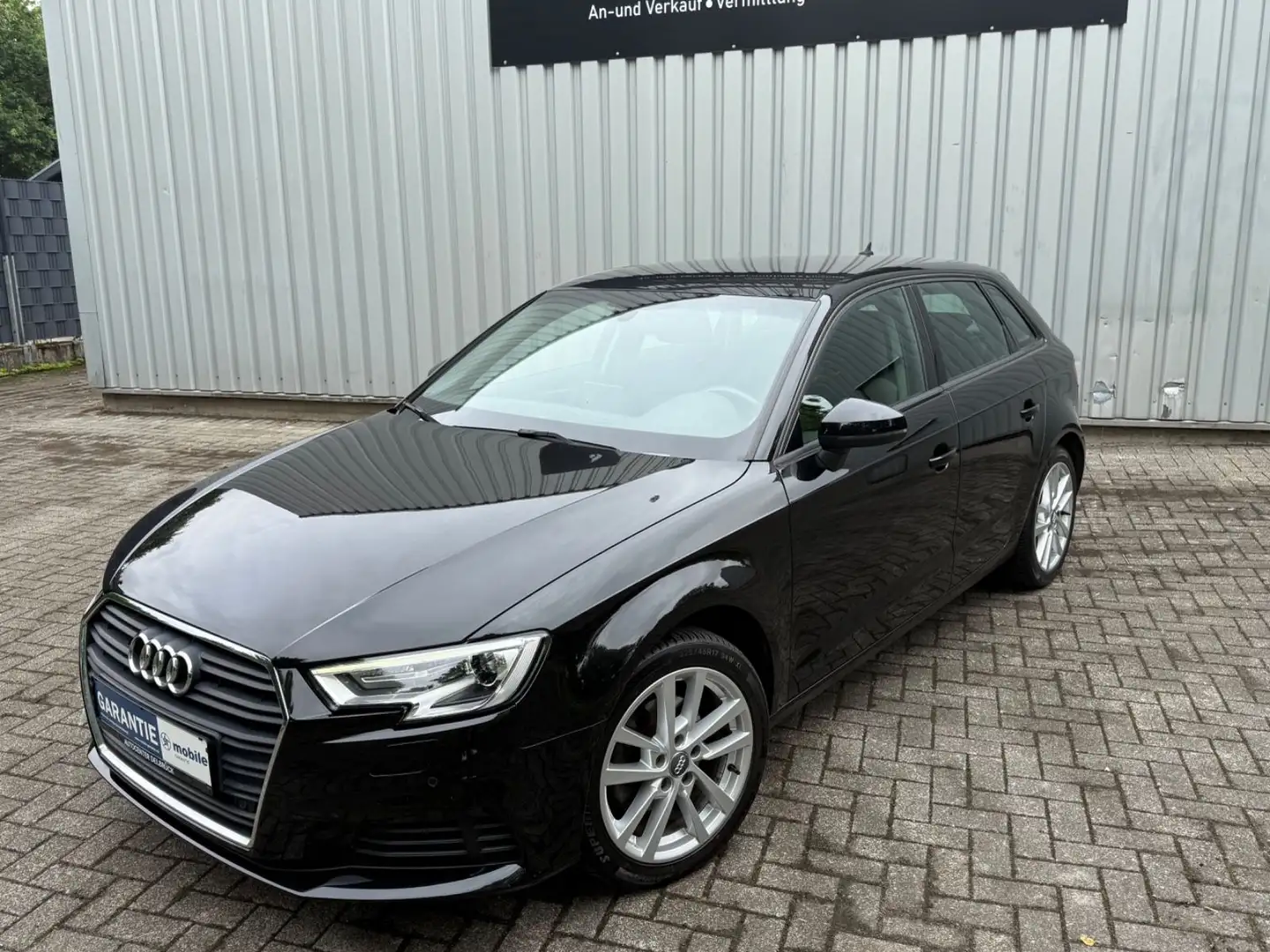 Audi A3 2.0 TDI S tronic Sportback *AHK* Noir - 1