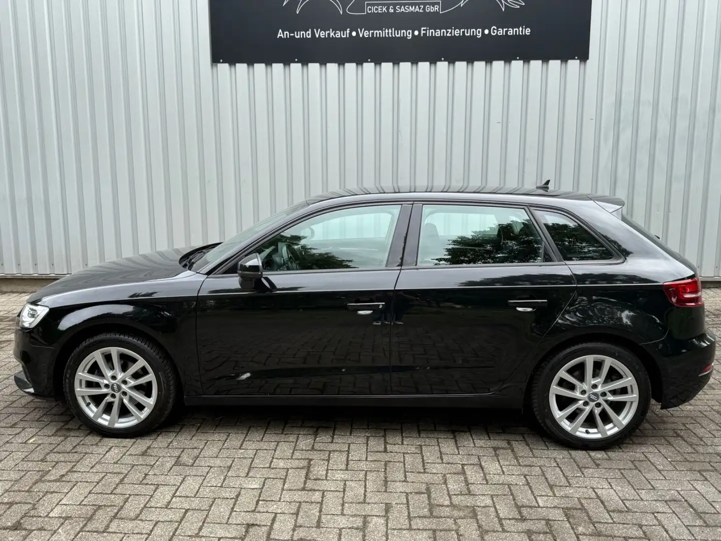 Audi A3 2.0 TDI S tronic Sportback *AHK* Noir - 2