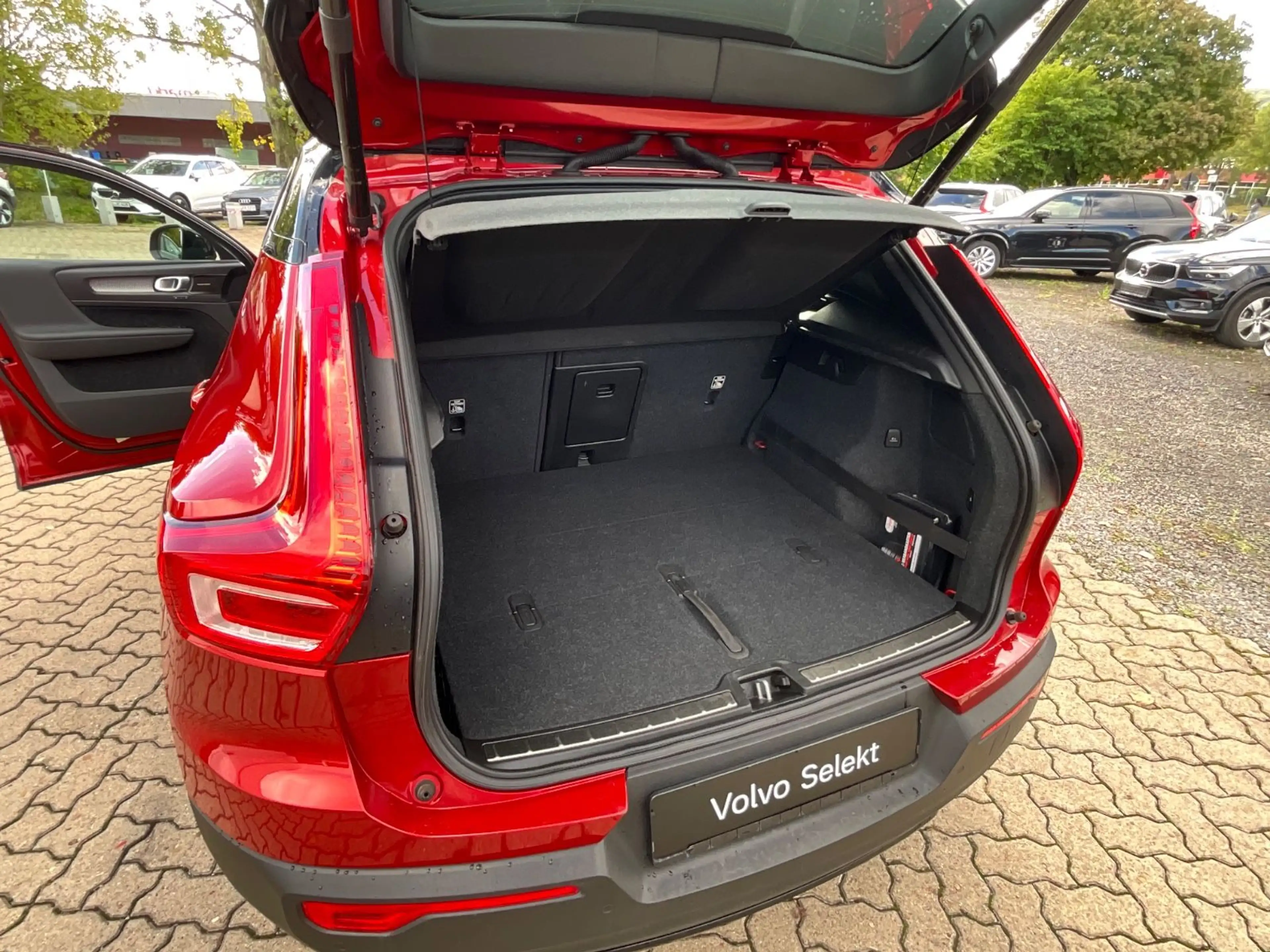 Volvo XC40 D4 AWD R Design — photo 14