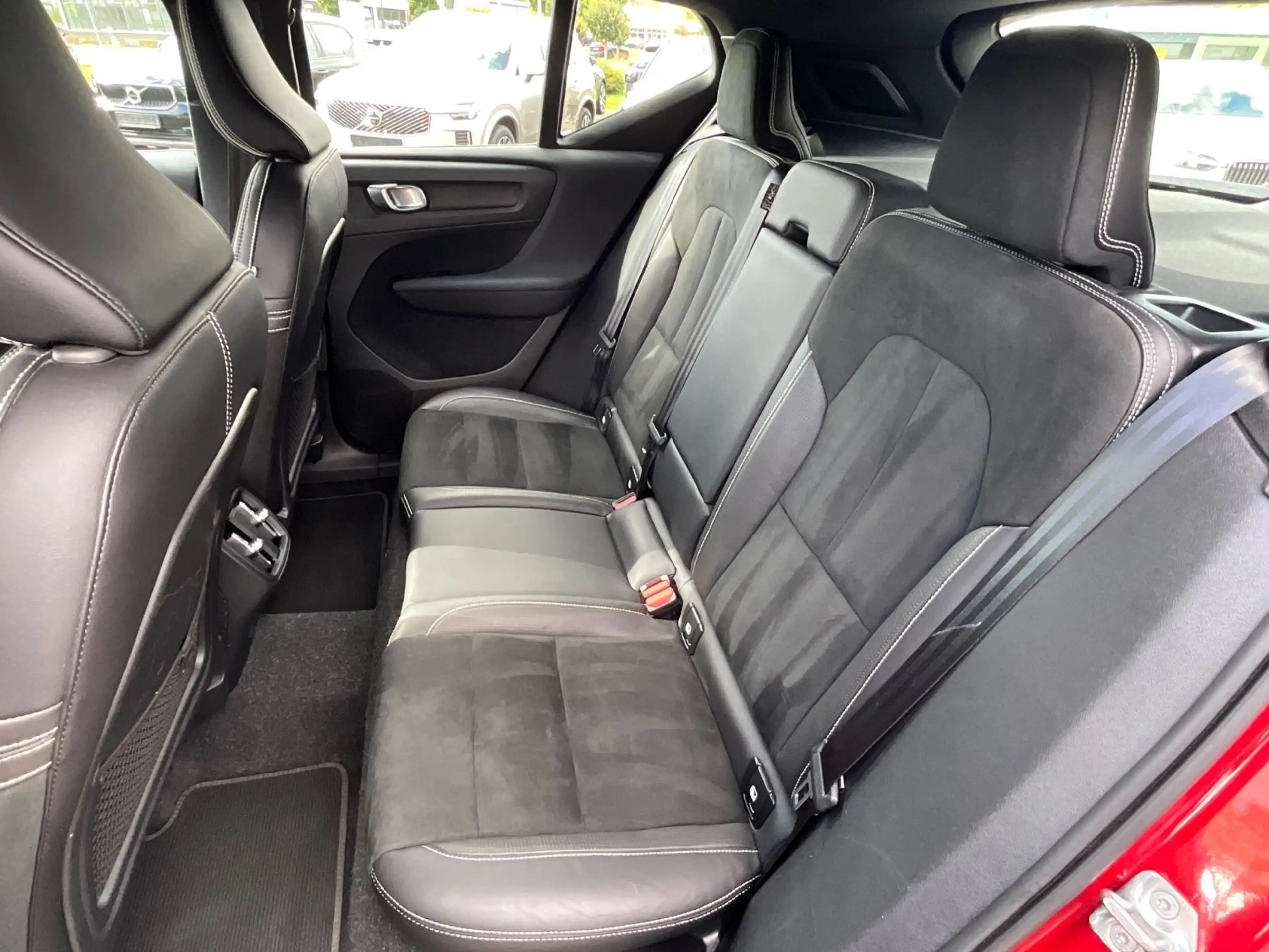Volvo XC40 D4 AWD R Design — photo 13
