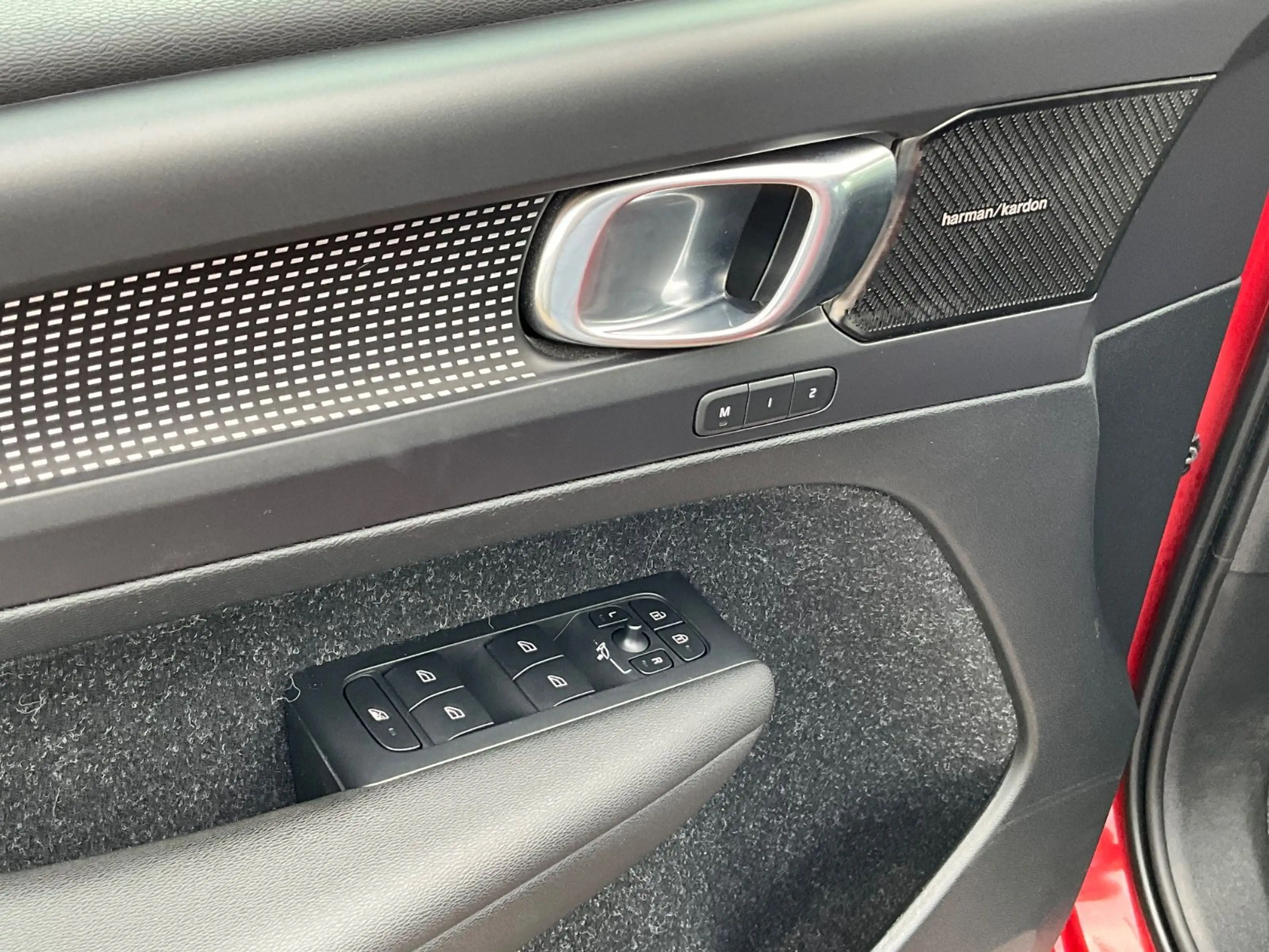 Volvo XC40 D4 AWD R Design — photo 9