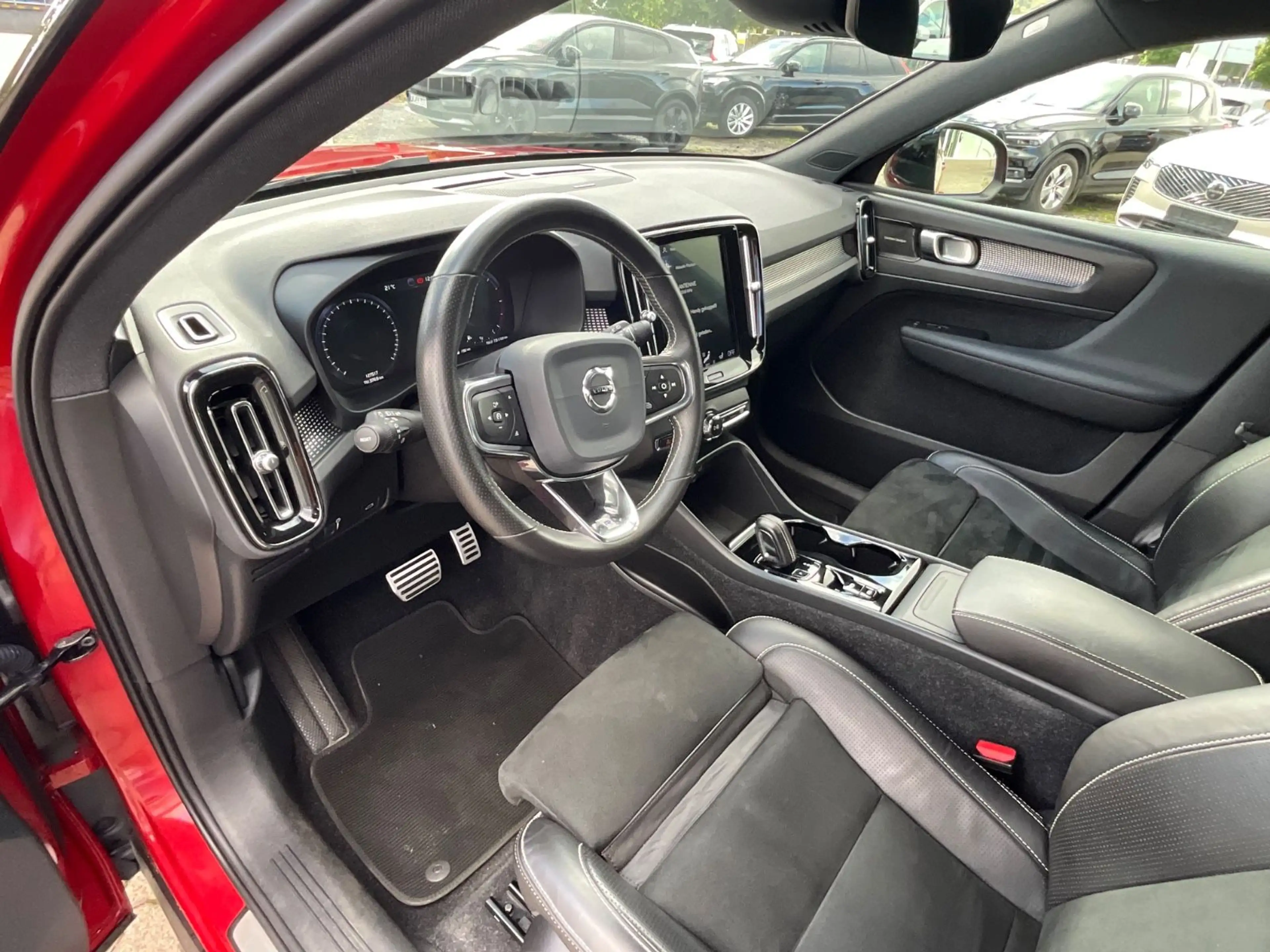Volvo XC40 D4 AWD R Design — photo 12