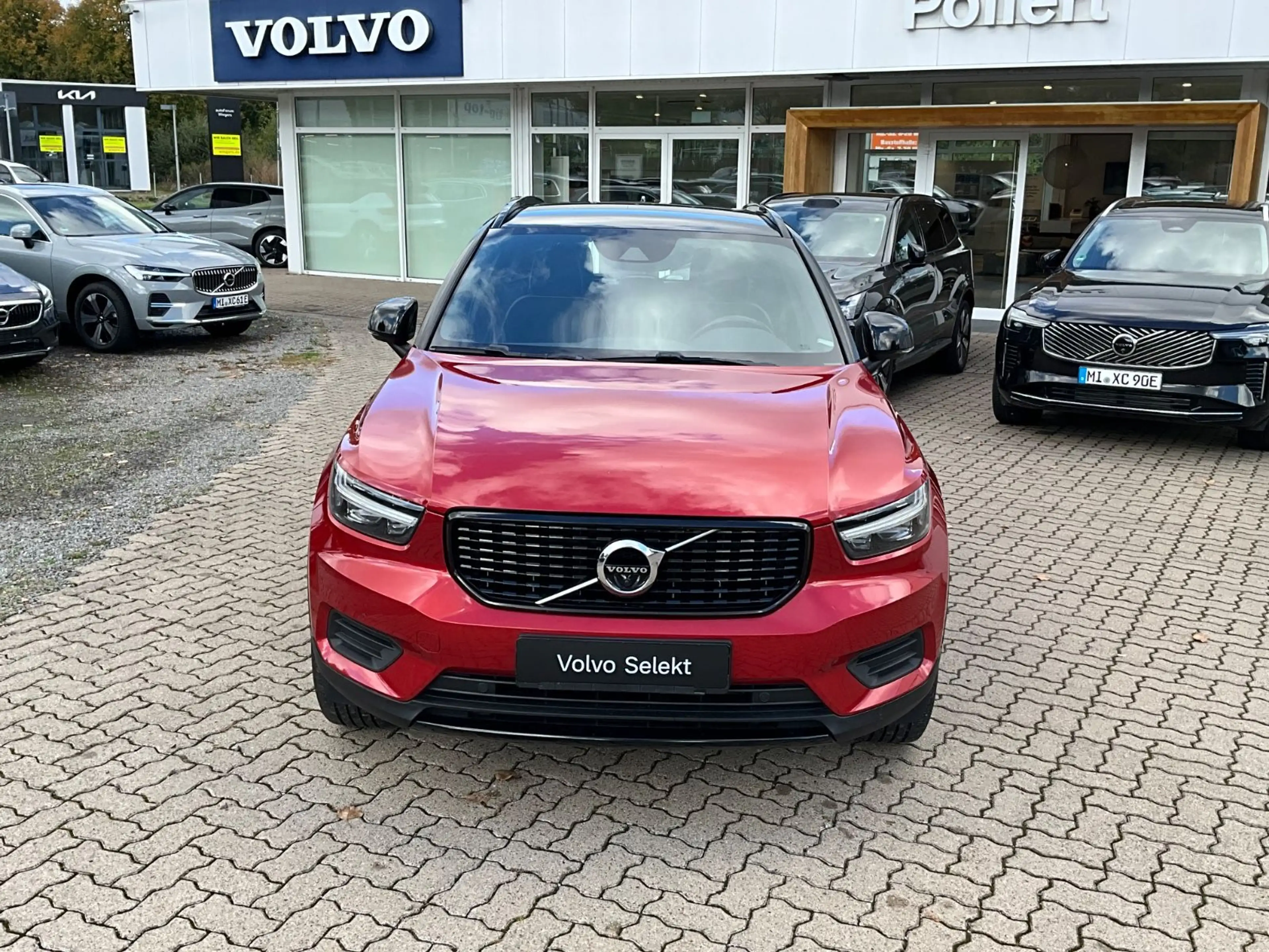 Volvo XC40 D4 AWD R Design — photo 2