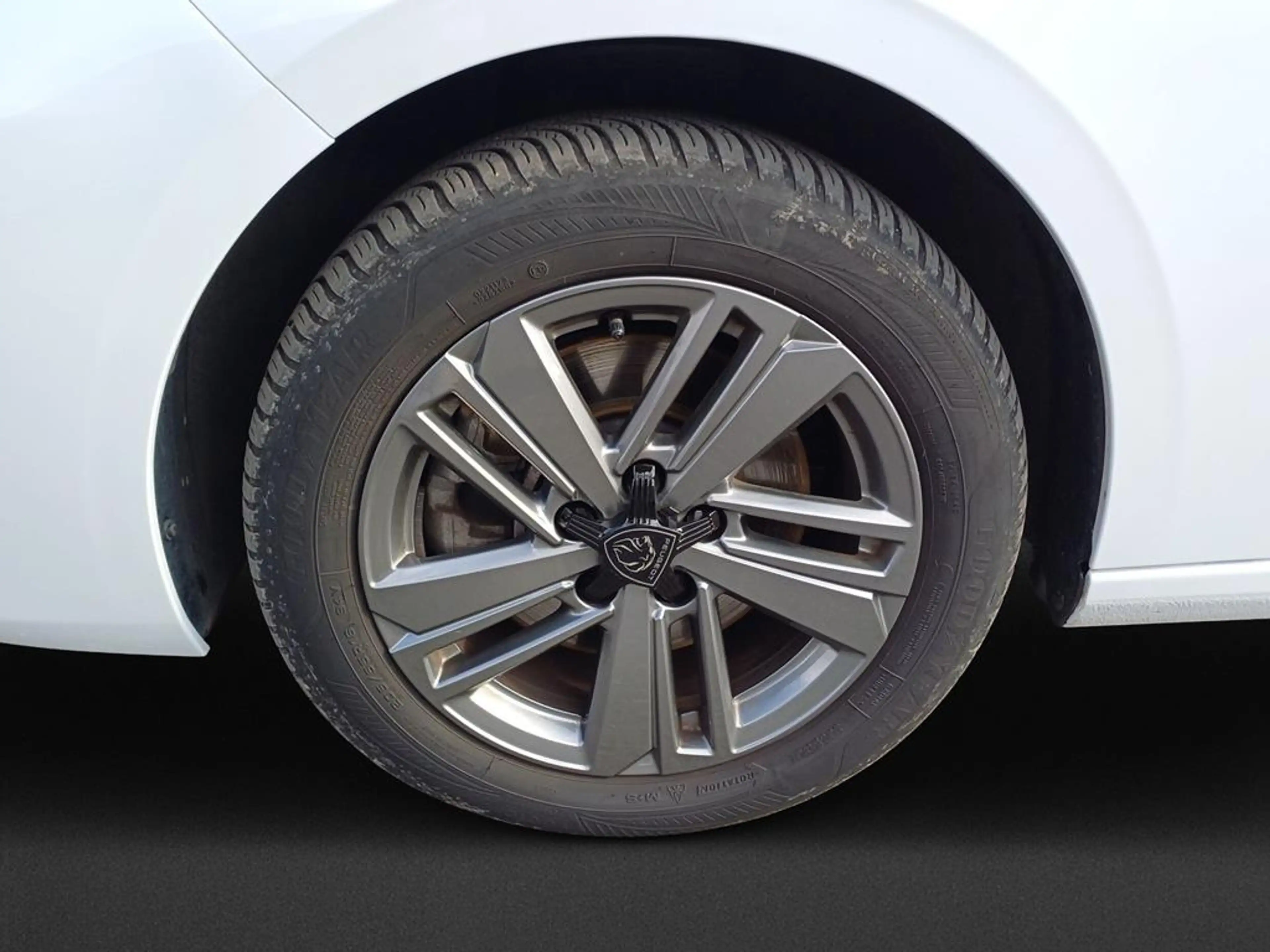Peugeot 308 Allure — photo 8
