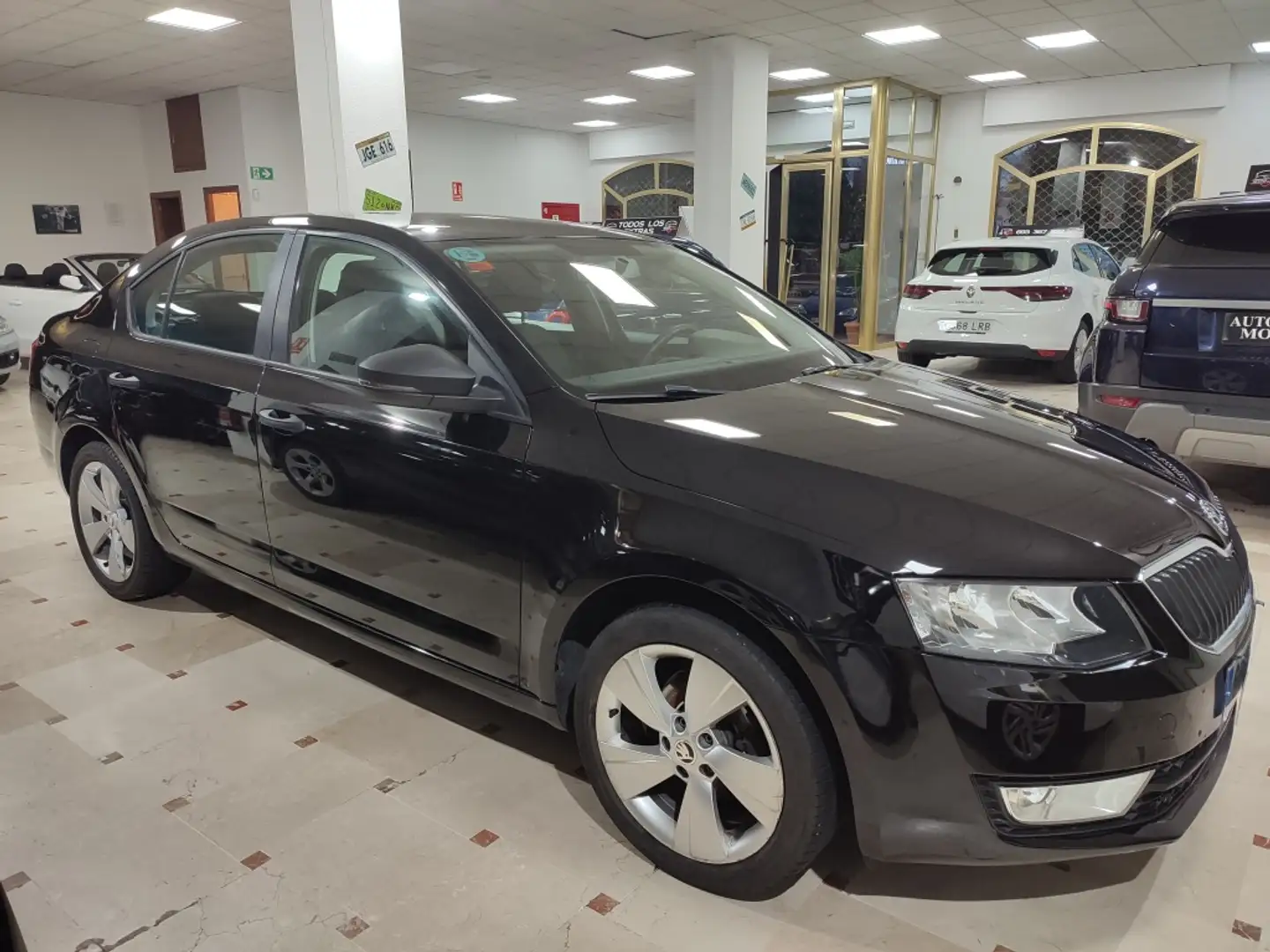 Skoda Octavia 1.6TDI CR Active 110 Noir - 2