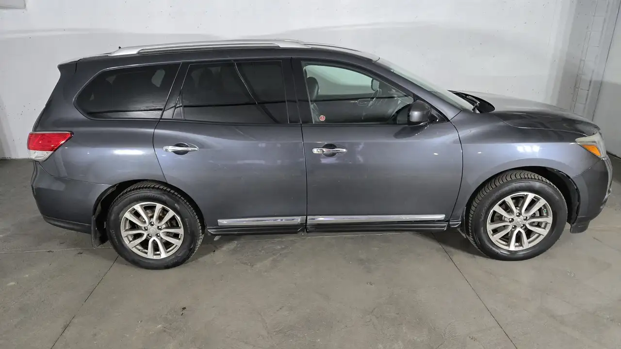 Nissan Pathfinder снимка Nissan Pathfinder